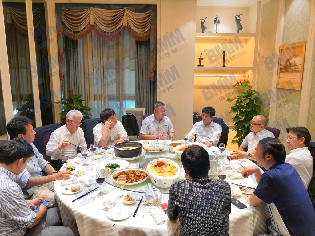 訪問結(jié)束后,法鋼集團(tuán)負(fù)責(zé)人邀請JFE鋼鐵高層共進(jìn)晚餐